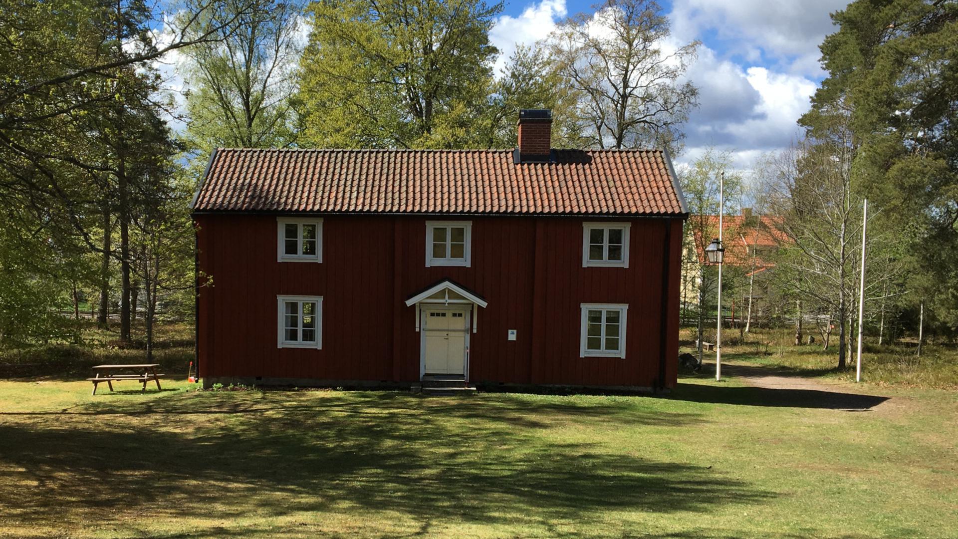 Rött trähus i Sävsjö Hembygdspark